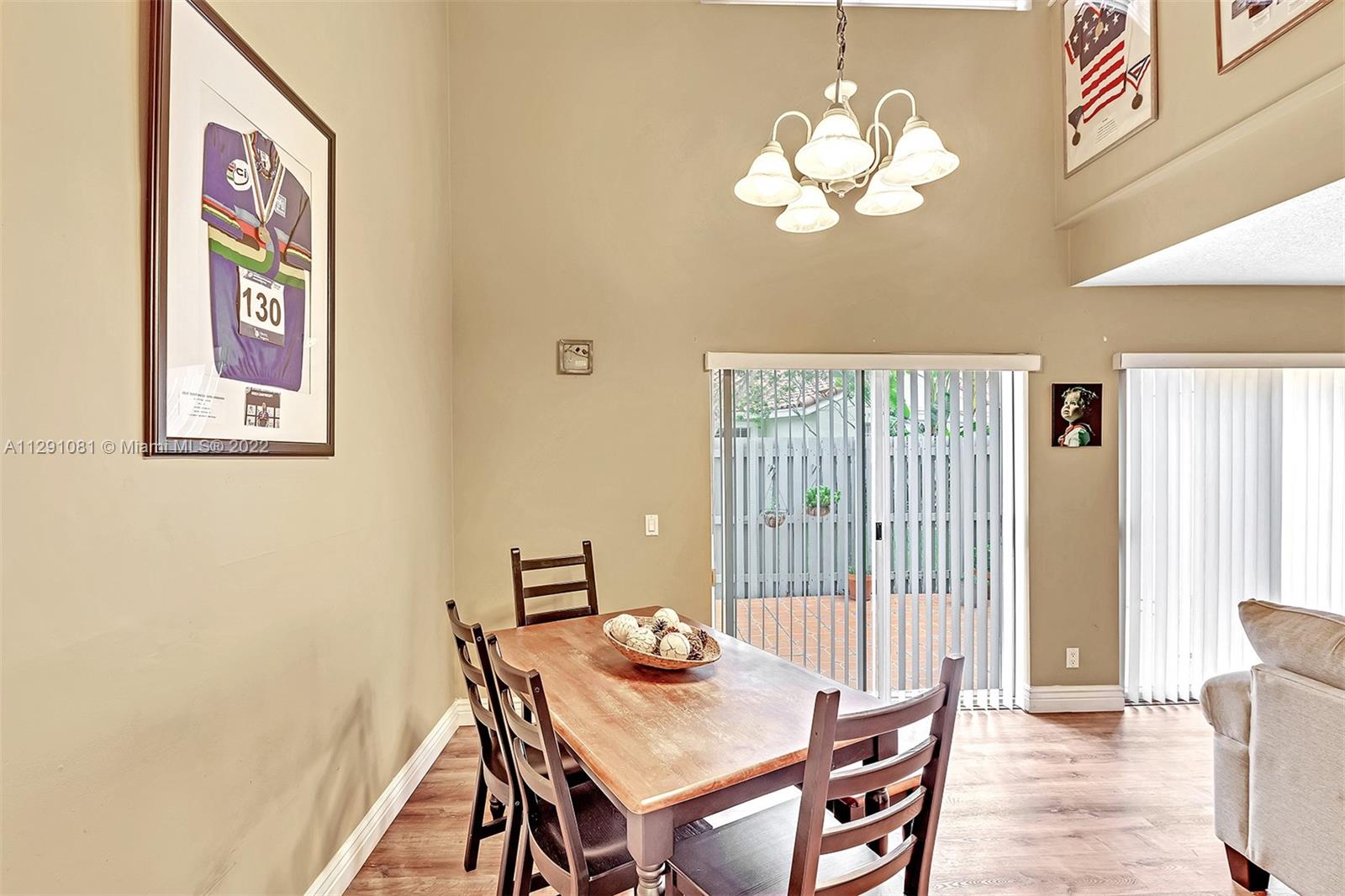 1572 Springside Dr Unit: 1572