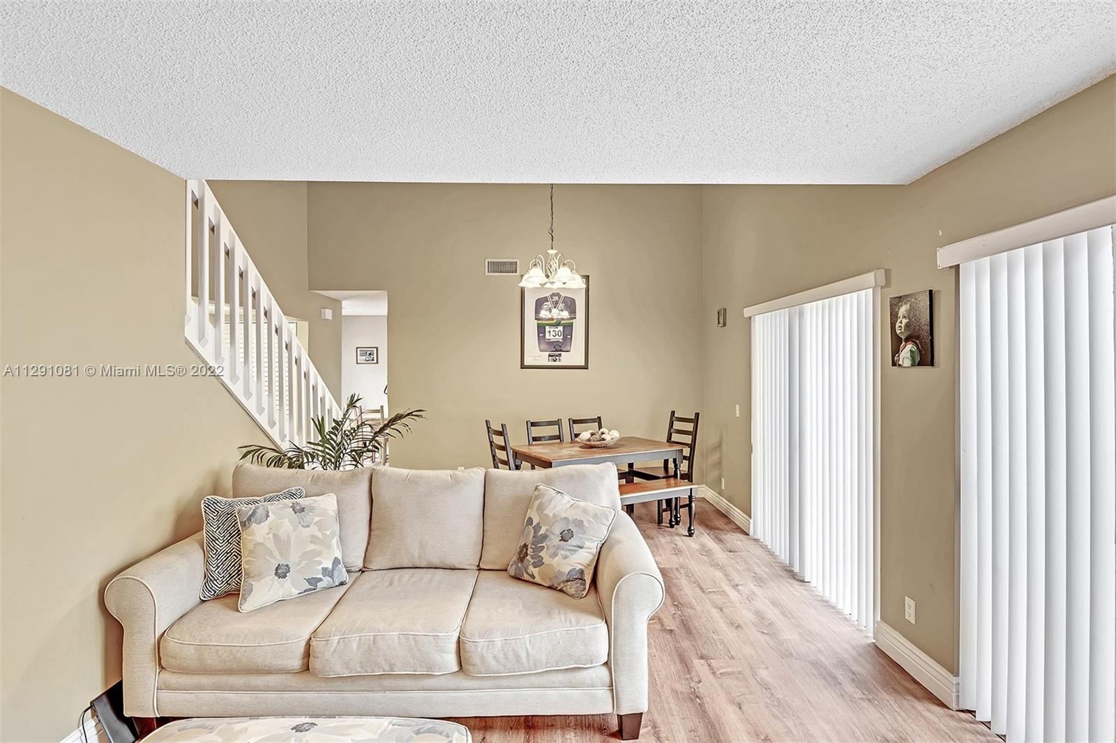 1572 Springside Dr Unit: 1572