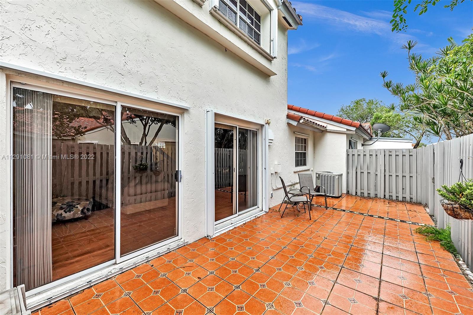 1572 Springside Dr Unit: 1572