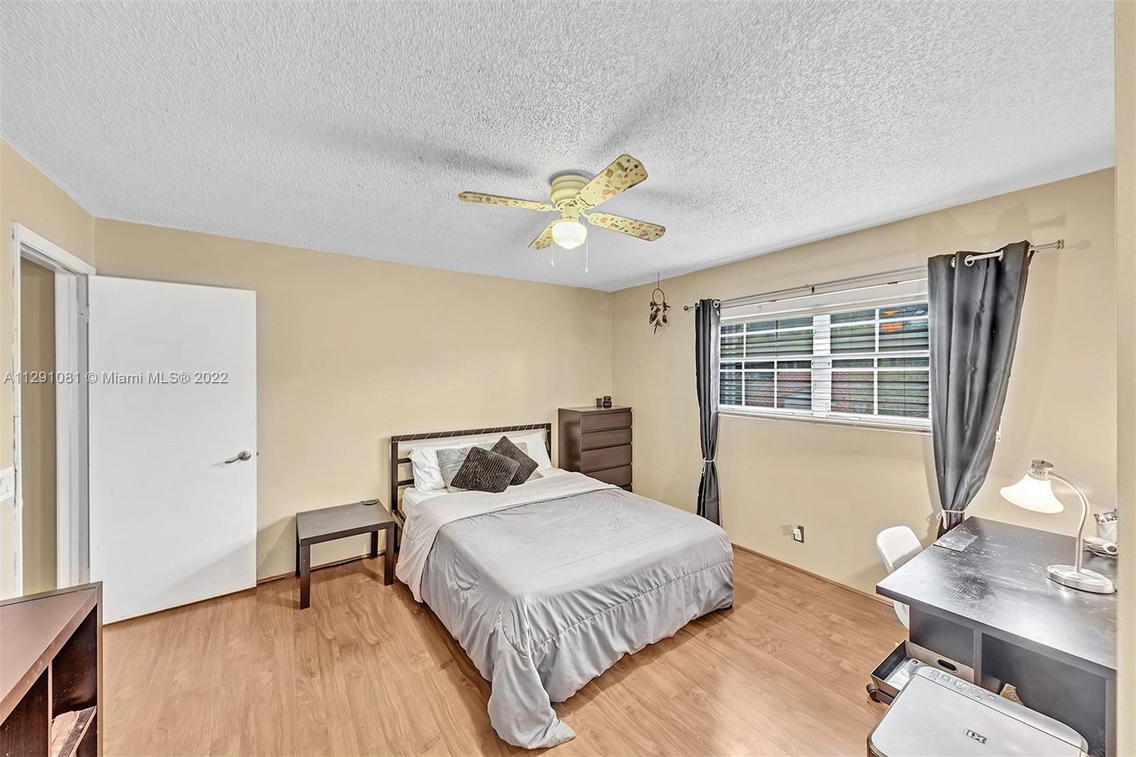 1572 Springside Dr Unit: 1572