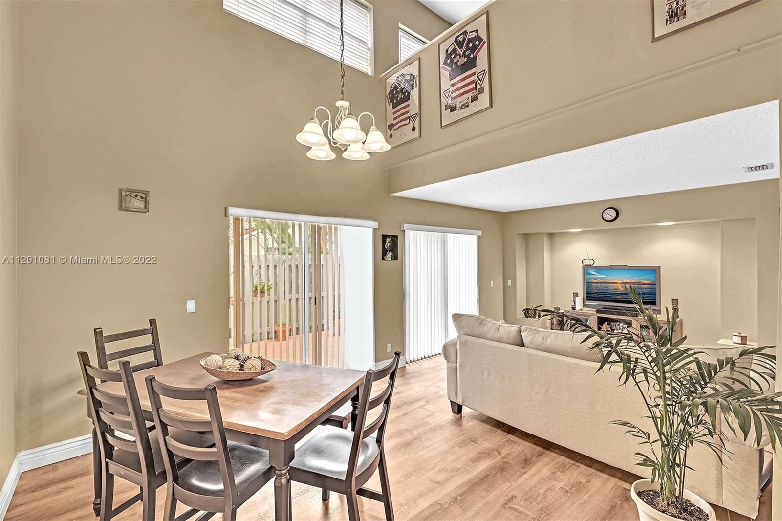 1572 Springside Dr Unit: 1572