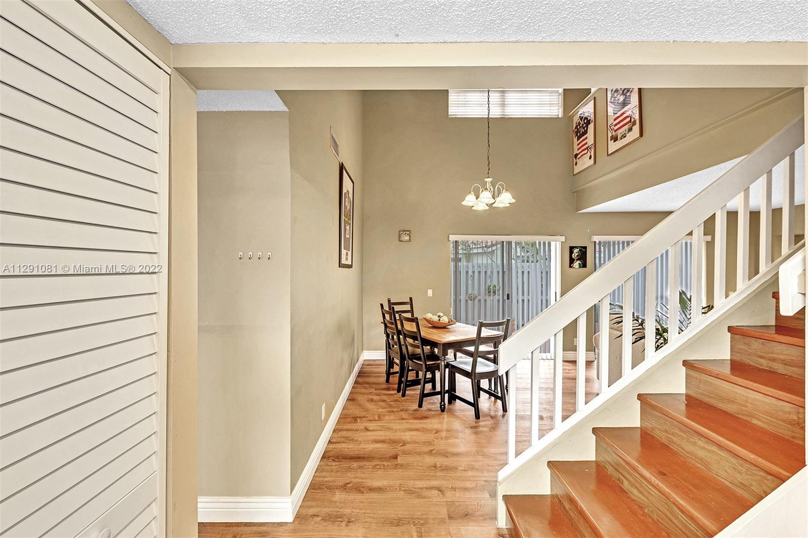 1572 Springside Dr Unit: 1572
