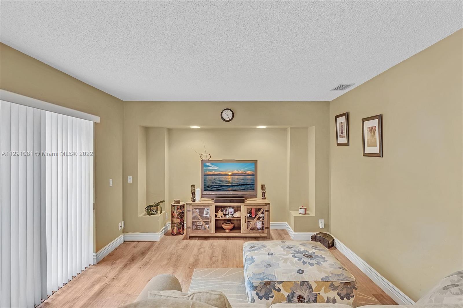 1572 Springside Dr Unit: 1572