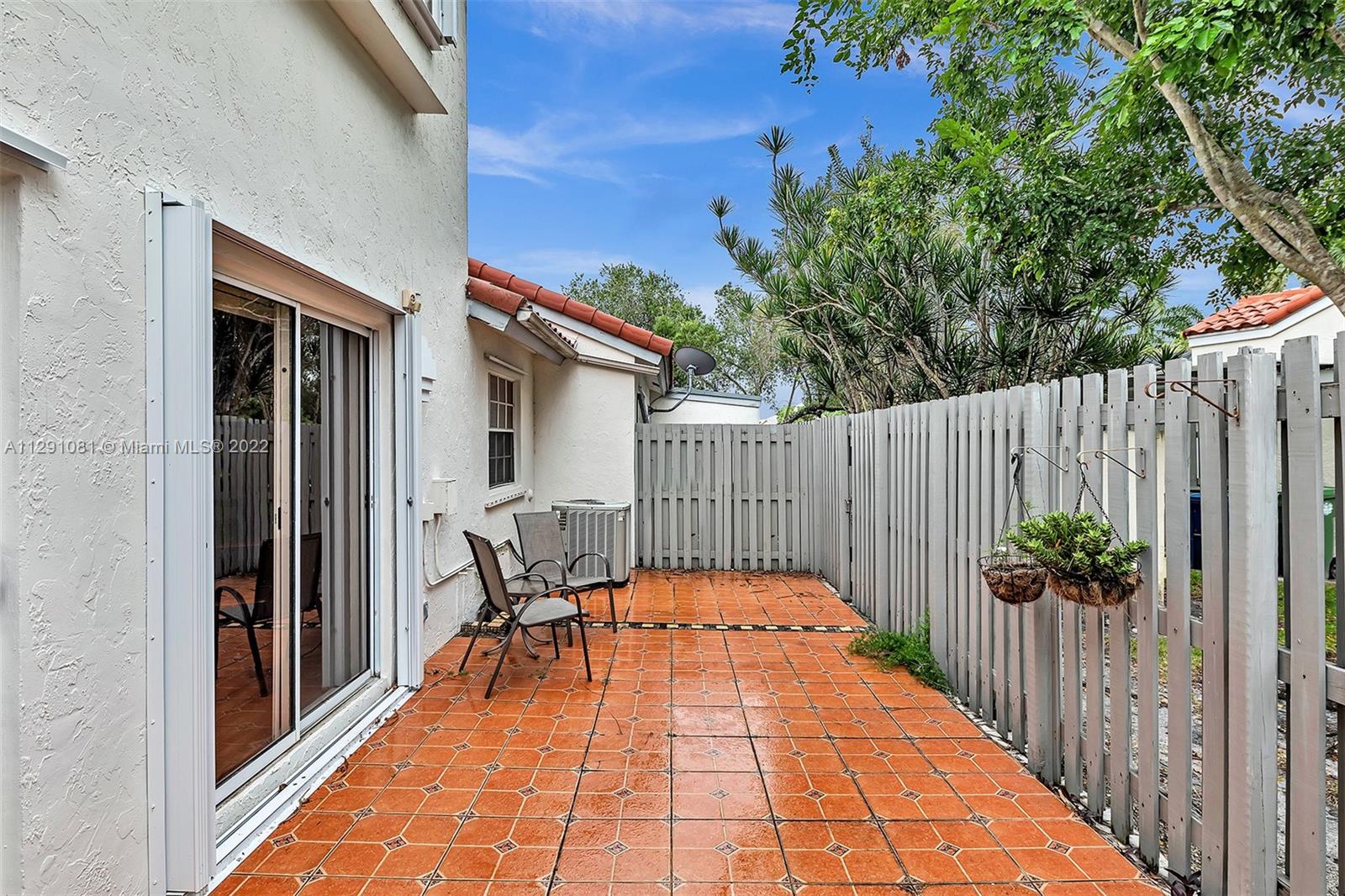1572 Springside Dr Unit: 1572
