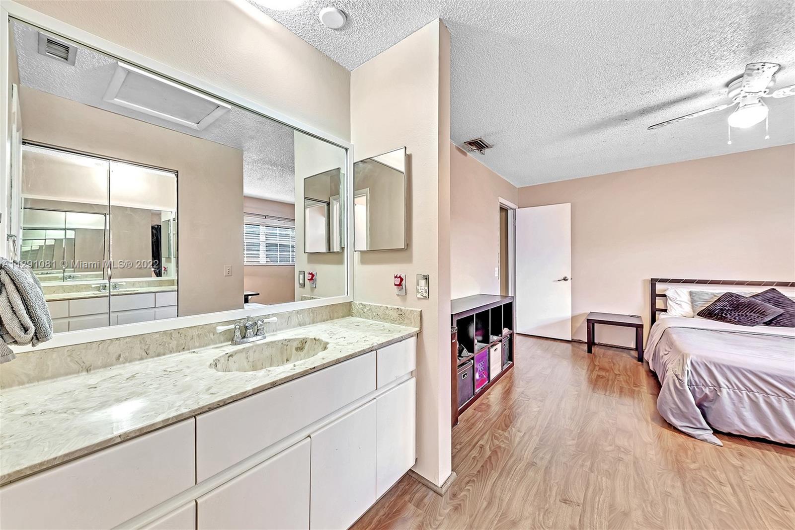 1572 Springside Dr Unit: 1572