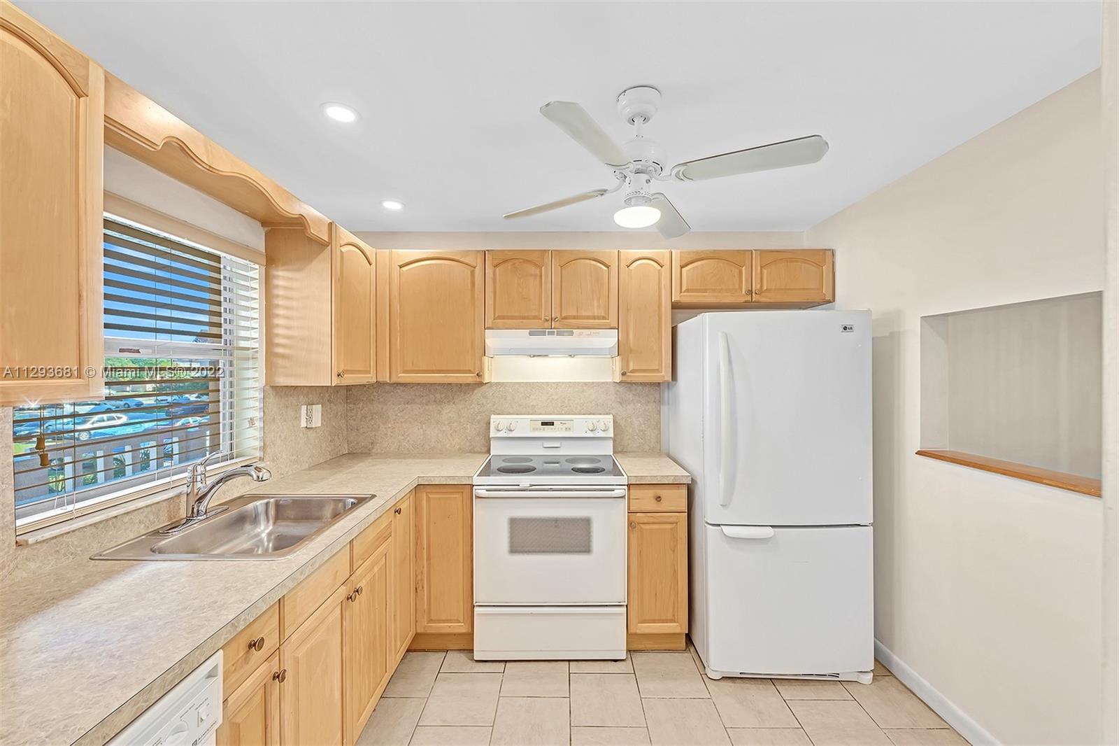 2751 N Pine Island Rd Unit: 206