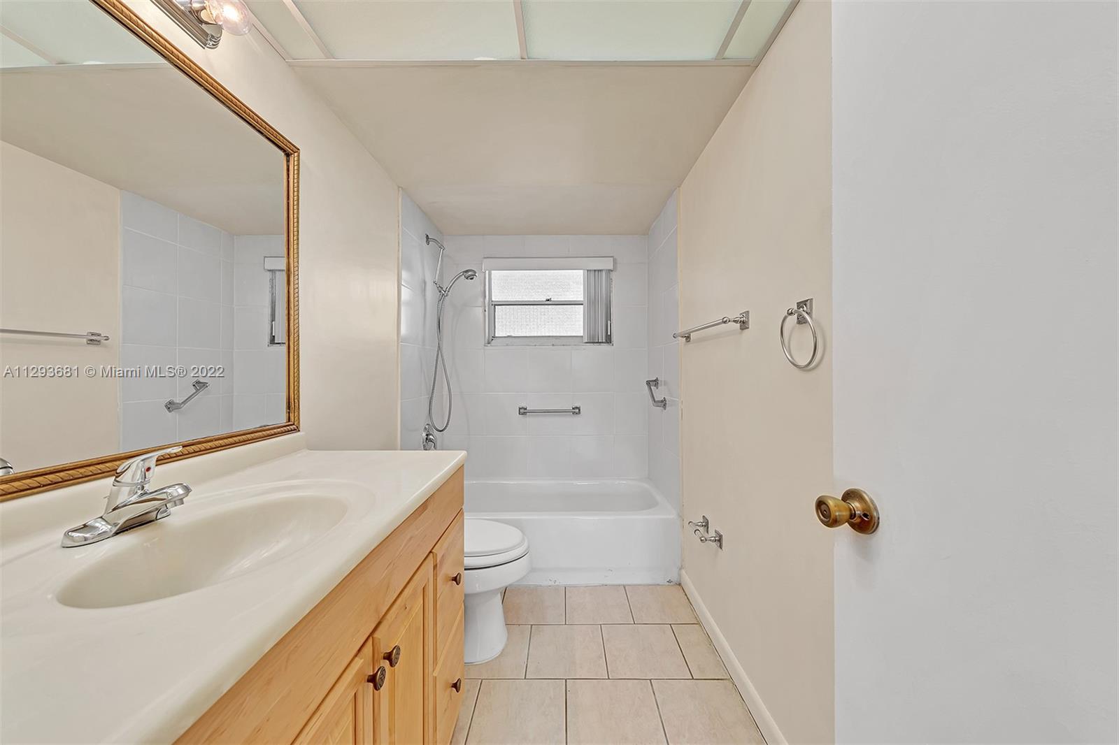 2751 N Pine Island Rd Unit: 206
