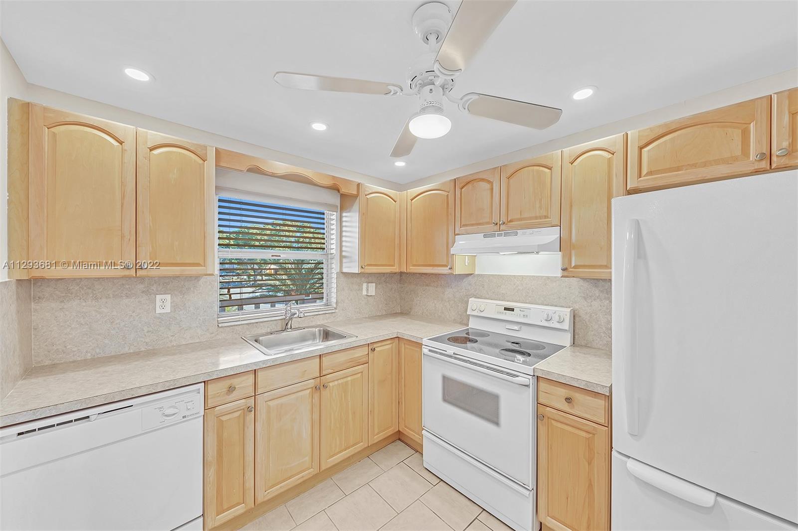 2751 N Pine Island Rd Unit: 206