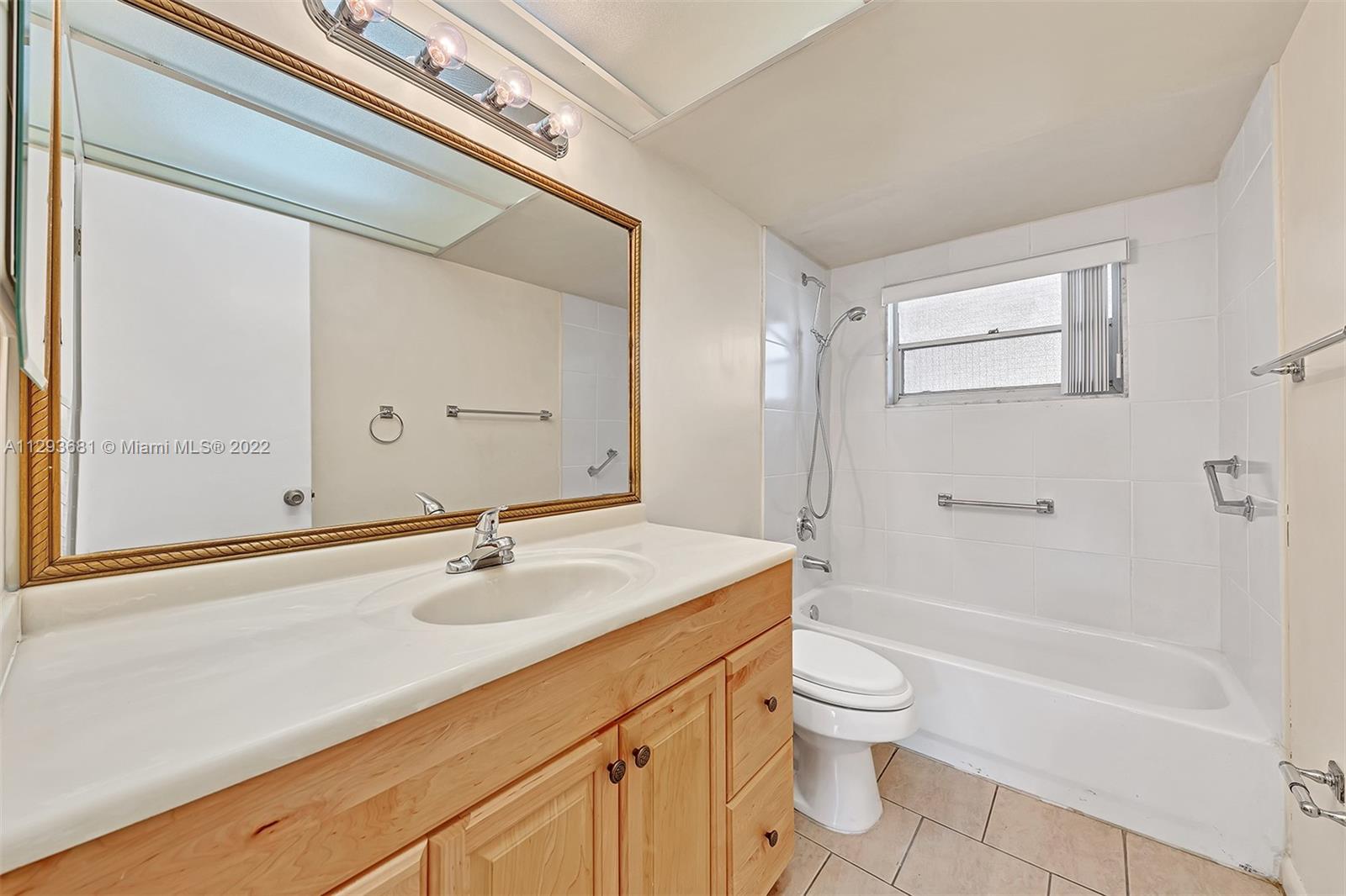 2751 N Pine Island Rd Unit: 206