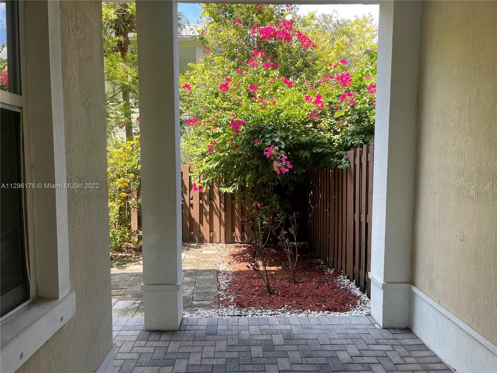 10721 NW 74th Ter
