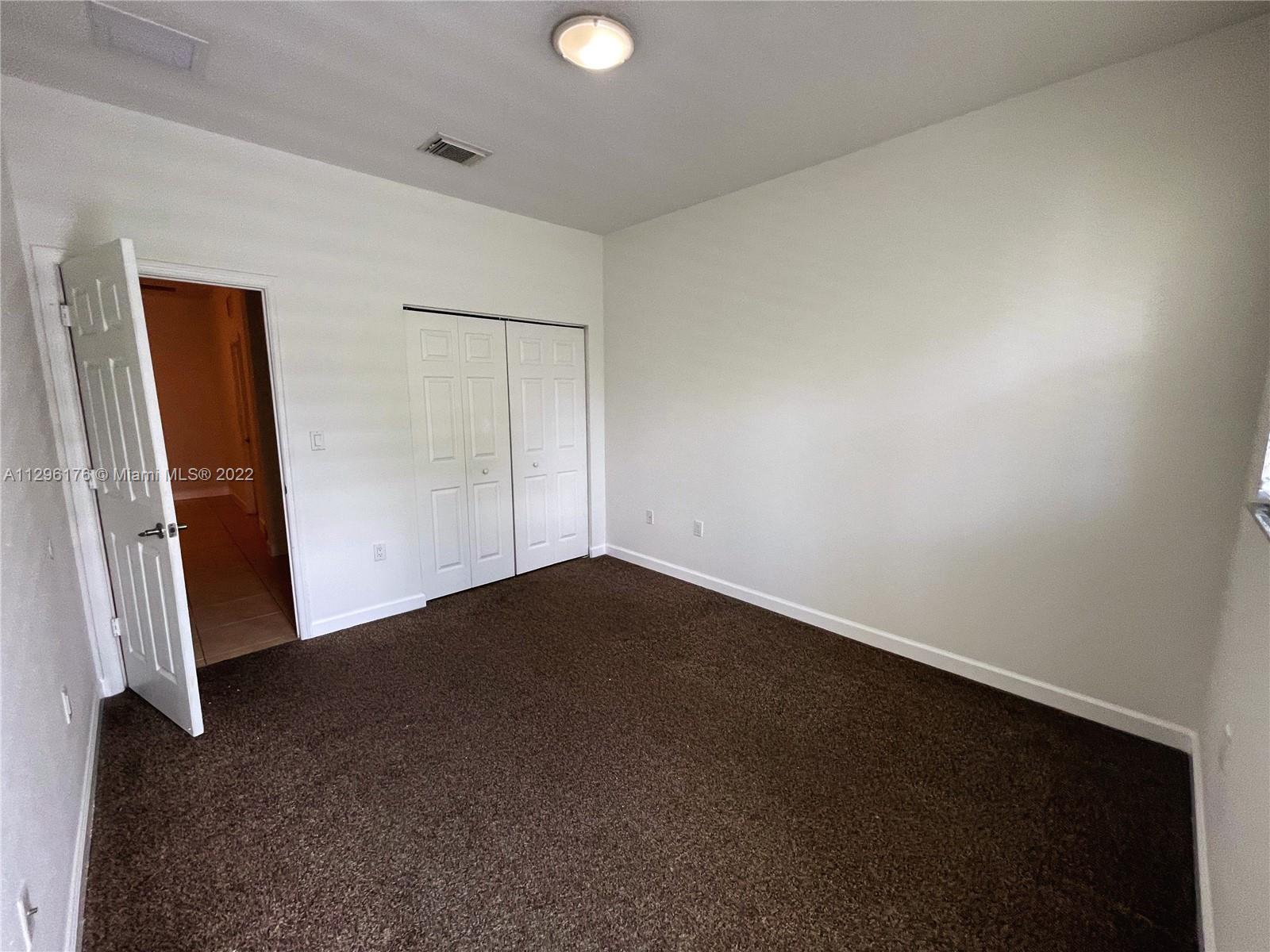 10721 NW 74th Ter