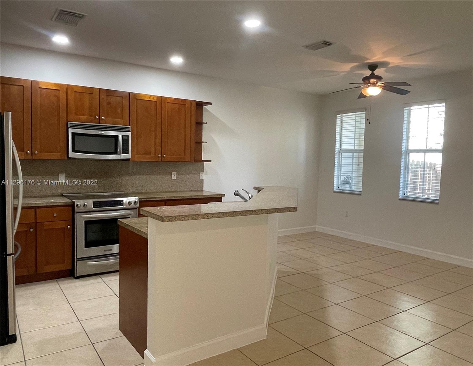 10721 NW 74th Ter