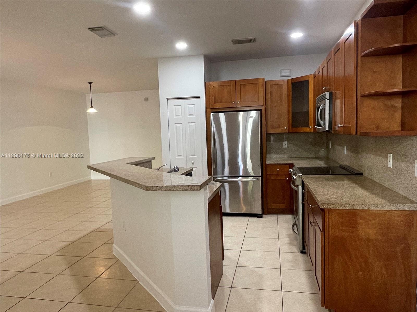 10721 NW 74th Ter