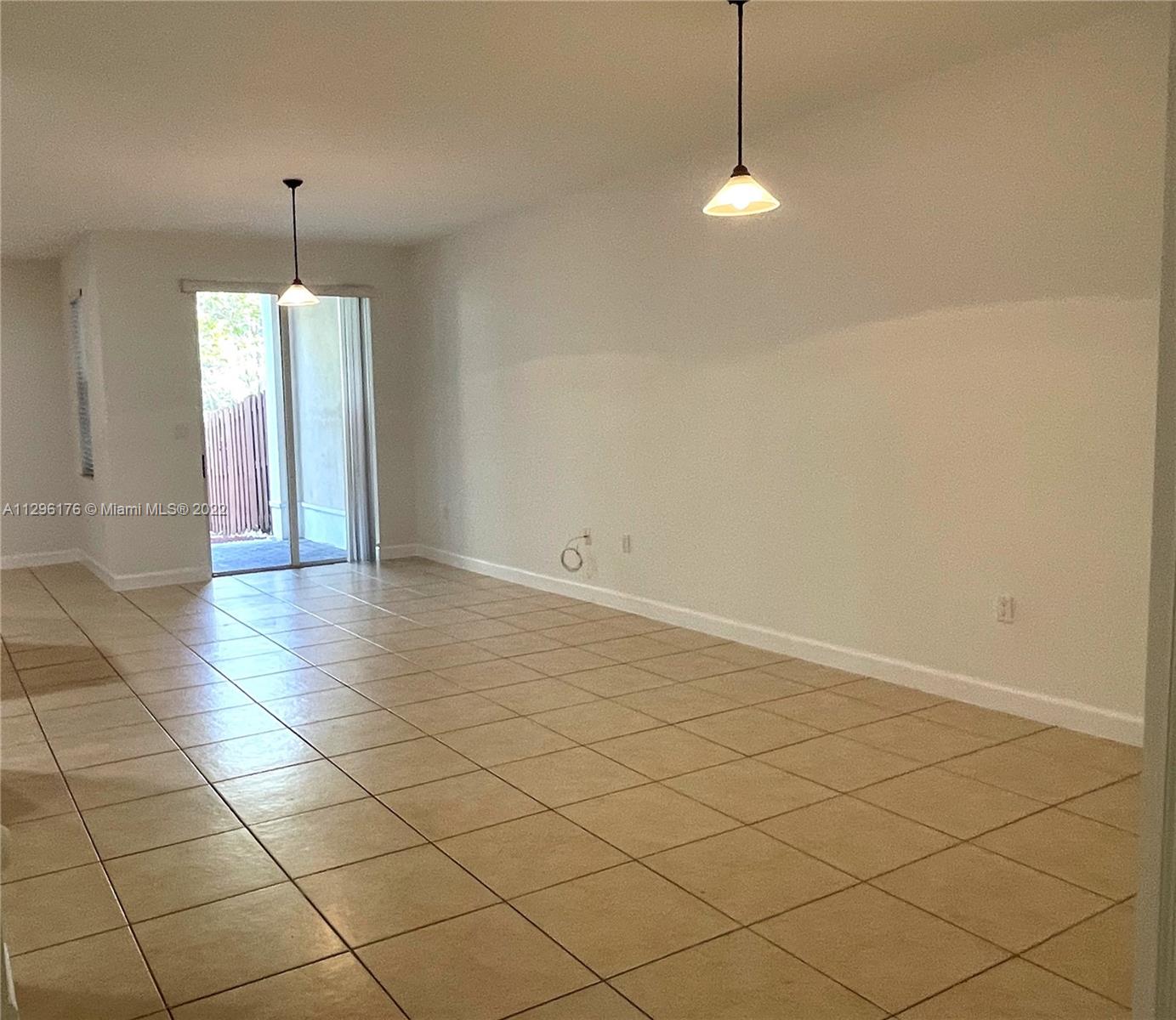 10721 NW 74th Ter