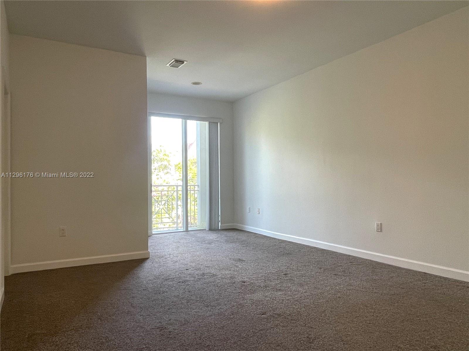 10721 NW 74th Ter
