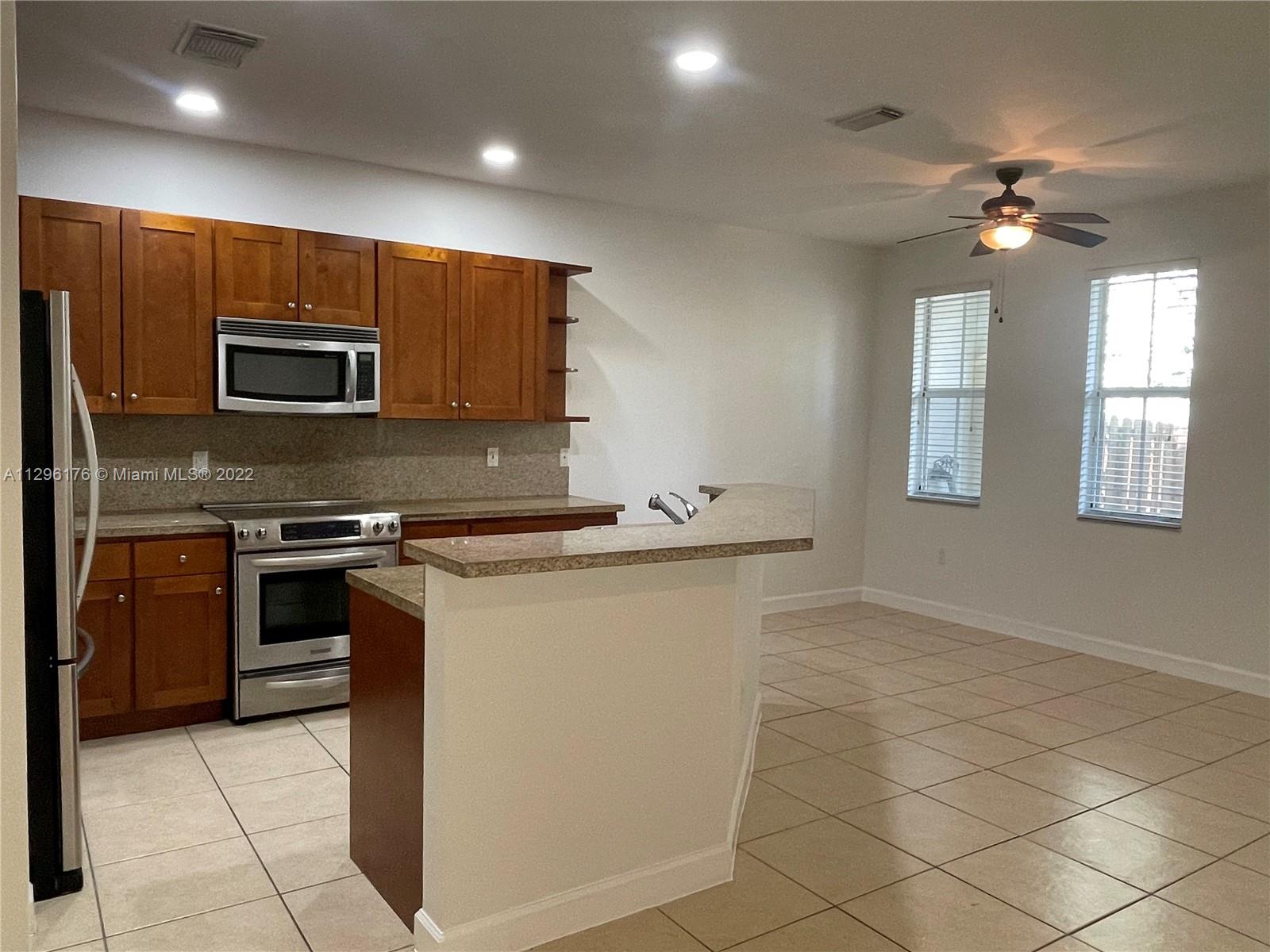 10721 NW 74th Ter