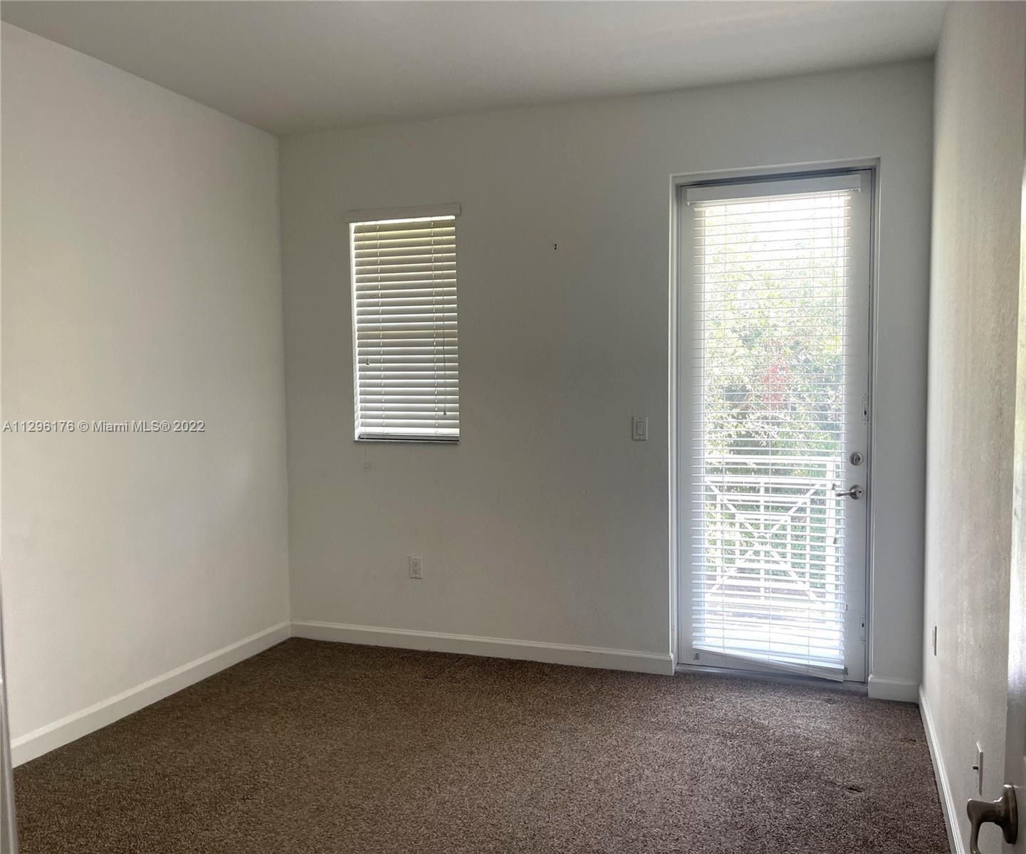 10721 NW 74th Ter