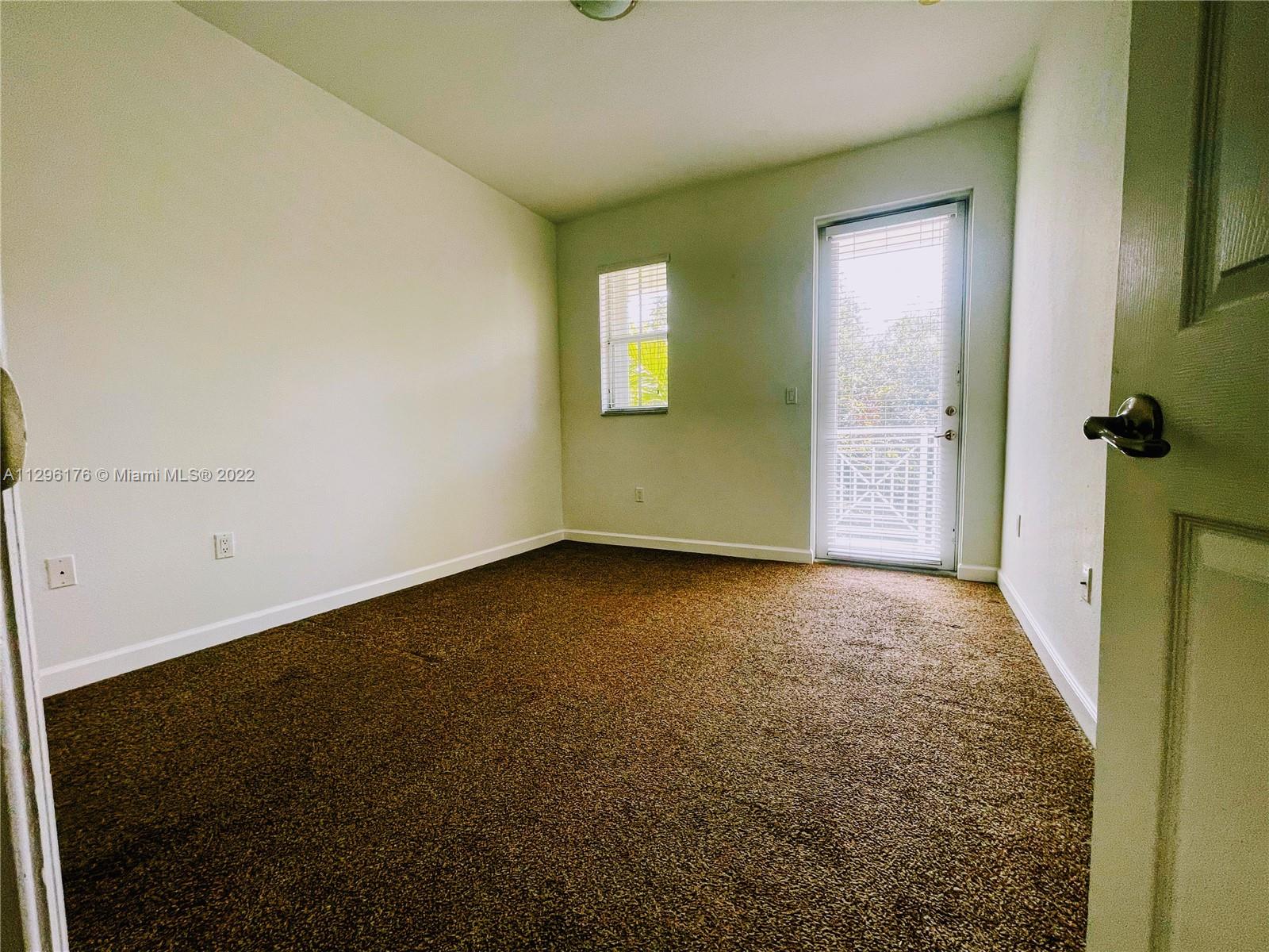 10721 NW 74th Ter