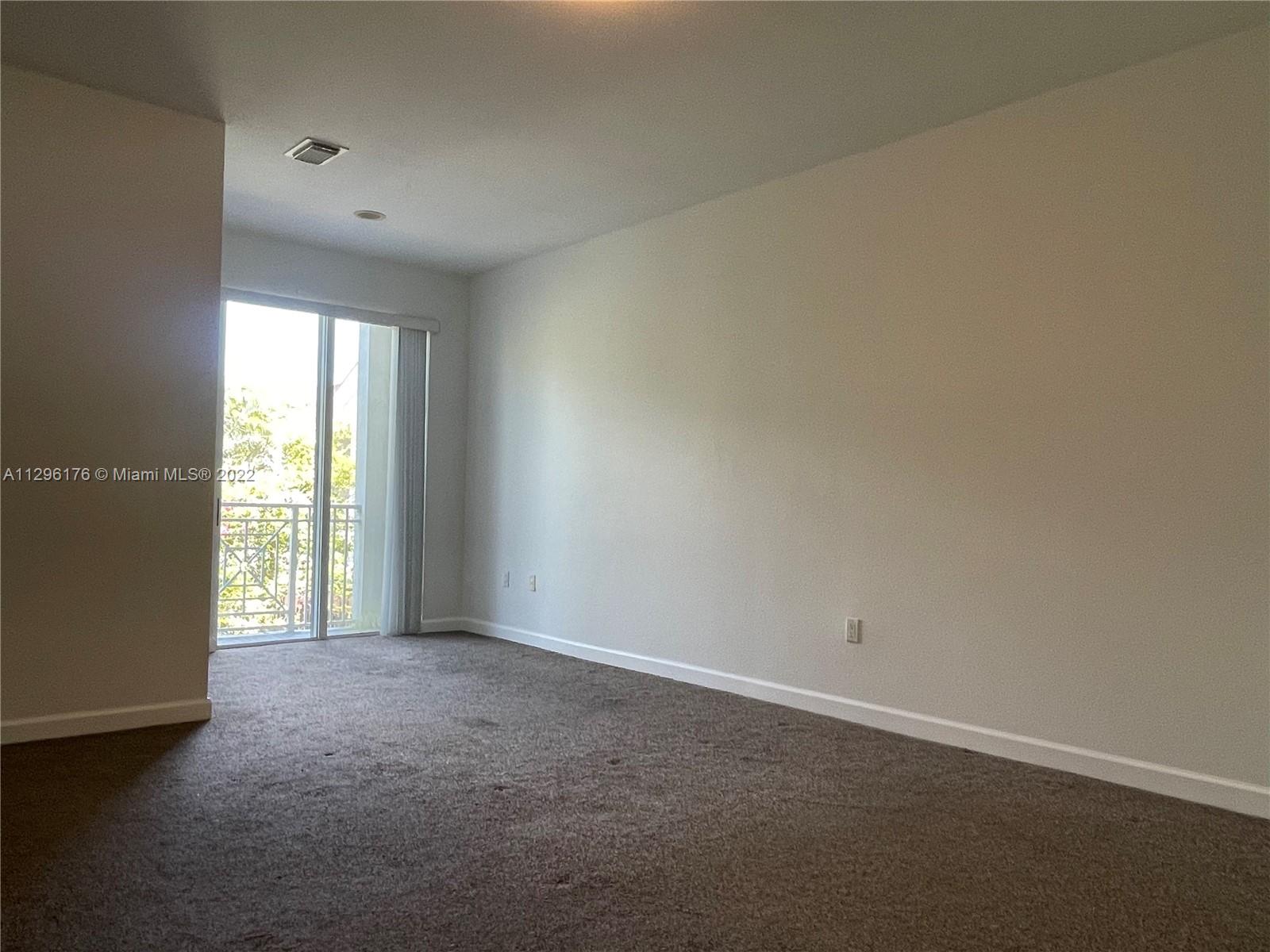 10721 NW 74th Ter
