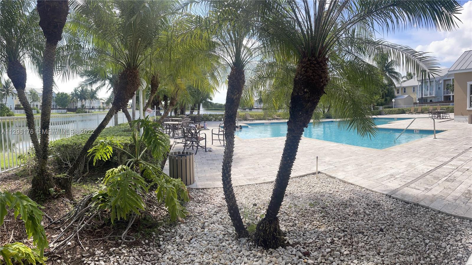 10721 NW 74th Ter