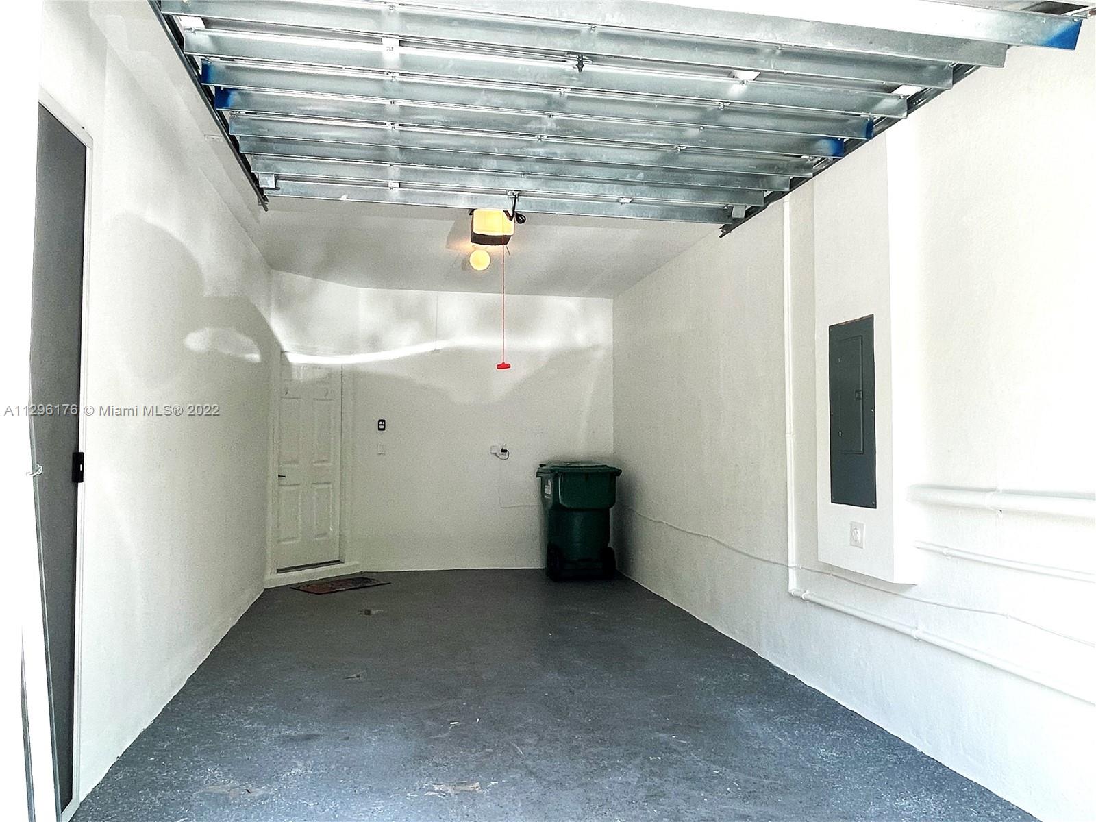 10721 NW 74th Ter