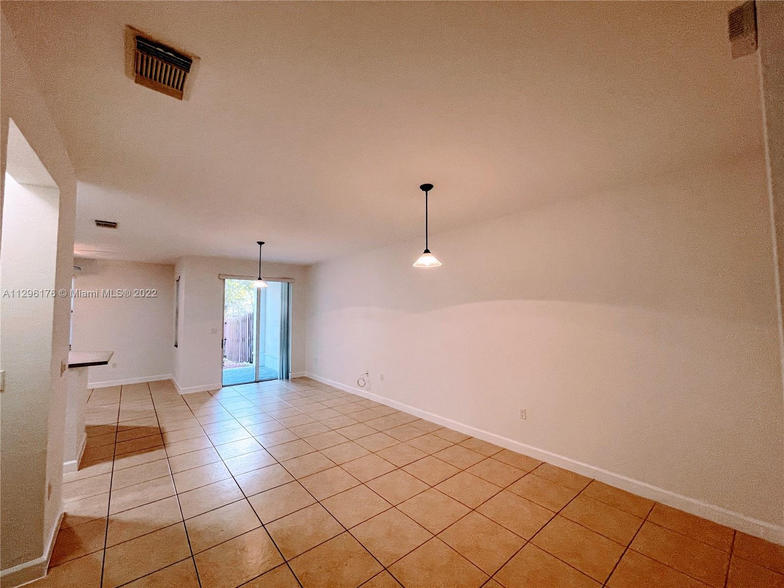 10721 NW 74th Ter