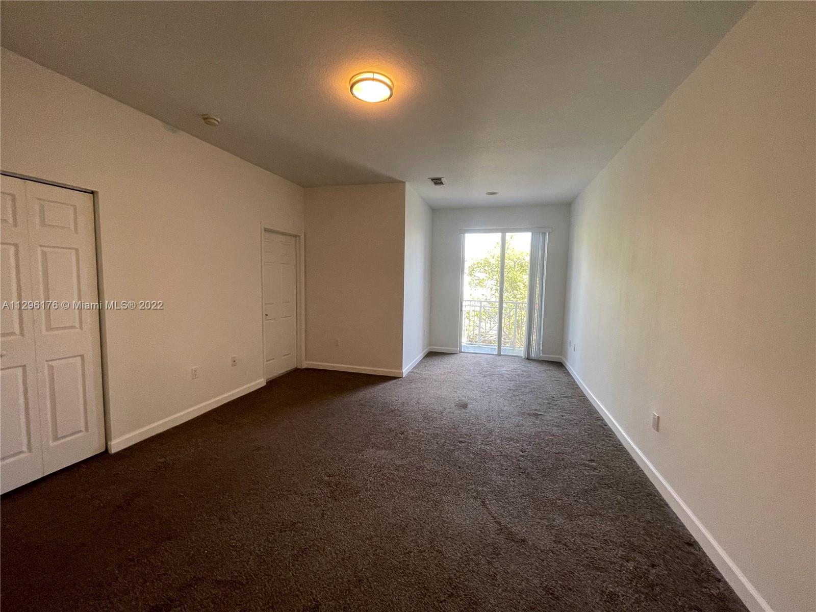 10721 NW 74th Ter