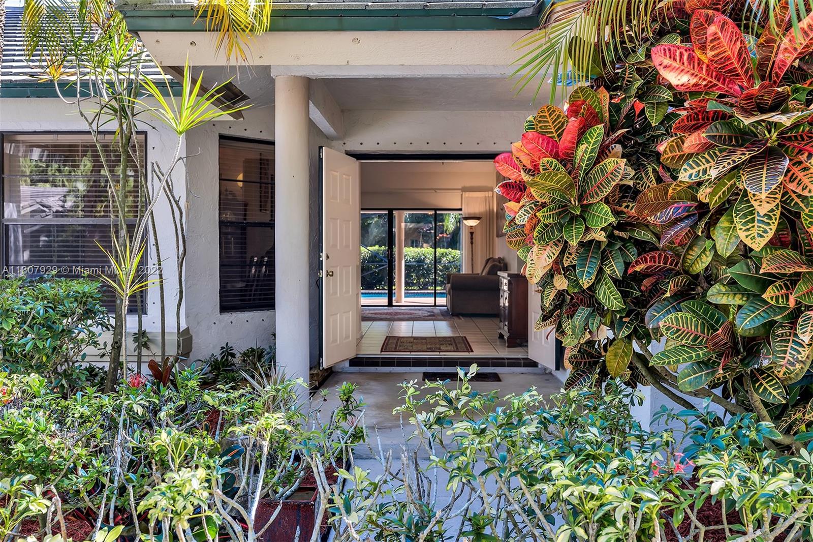 1950 Lake Point Dr