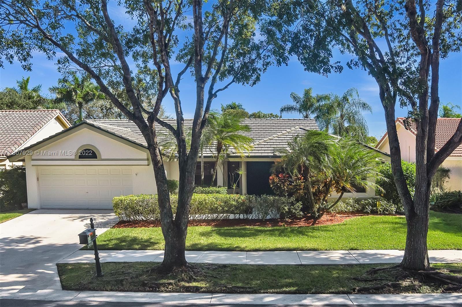 1950 Lake Point Dr