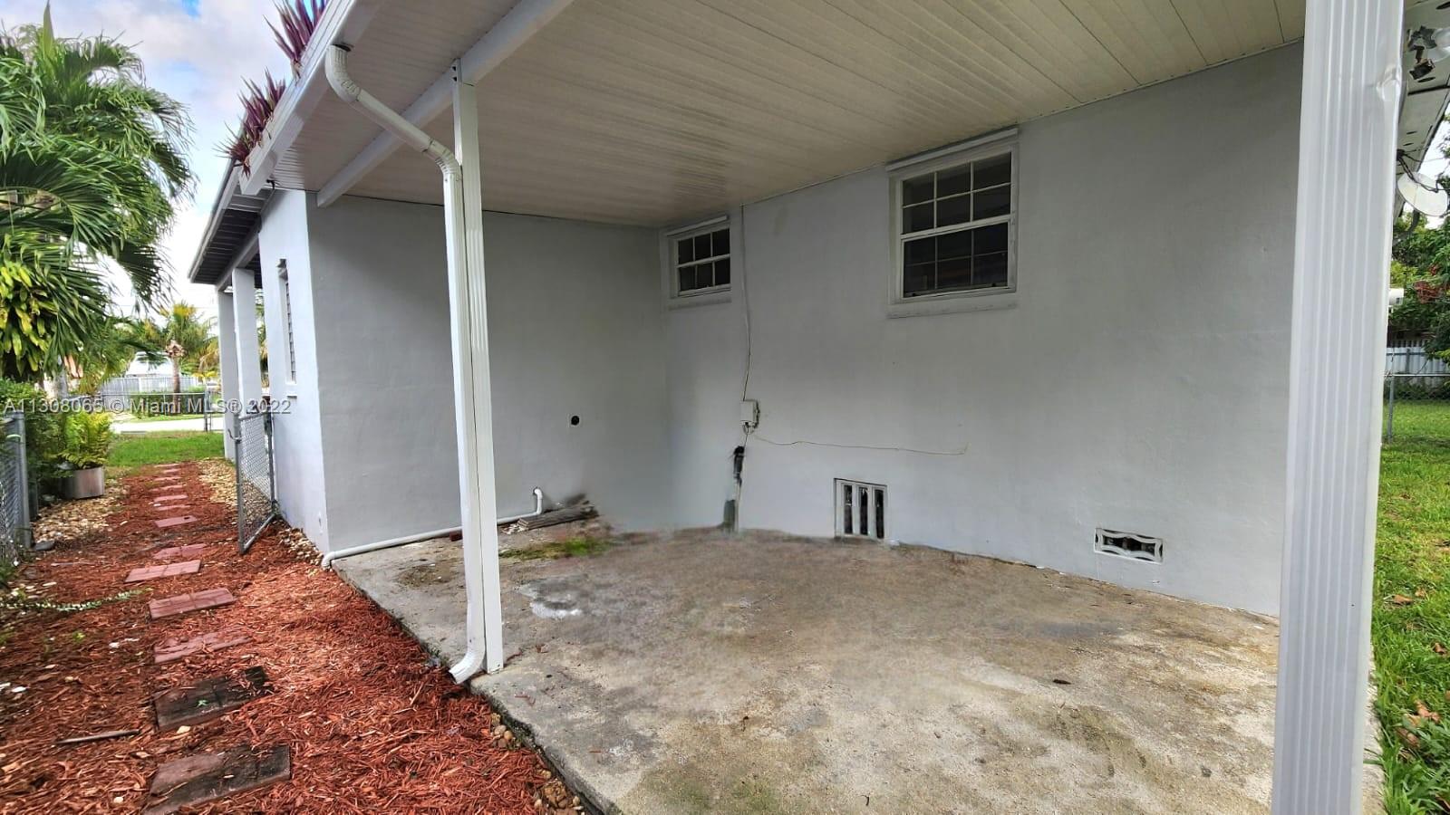 700 W 39th St Unit: 700