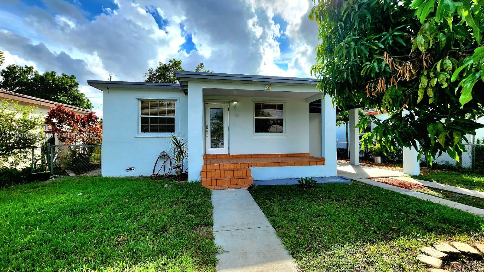 700 W 39th St Unit: 700