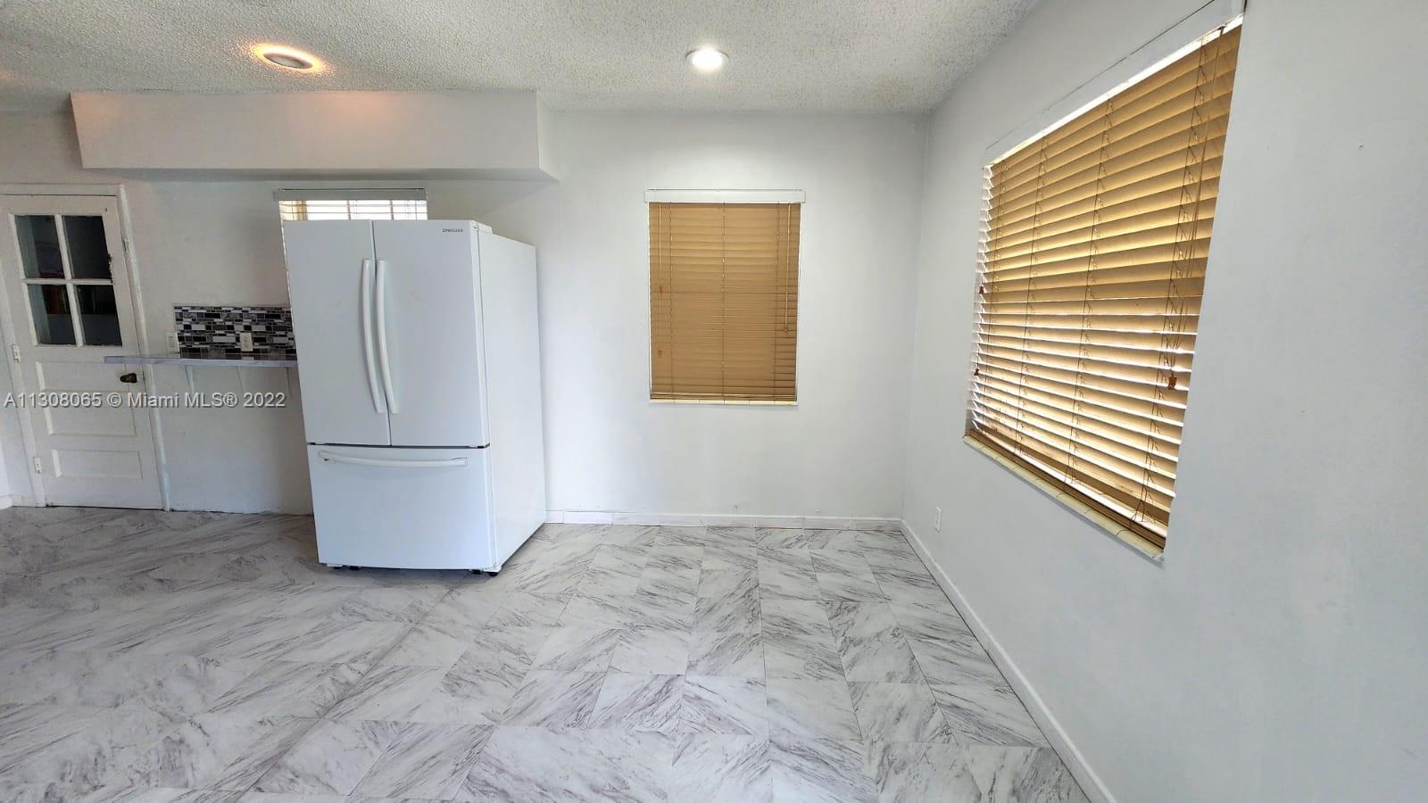 700 W 39th St Unit: 700