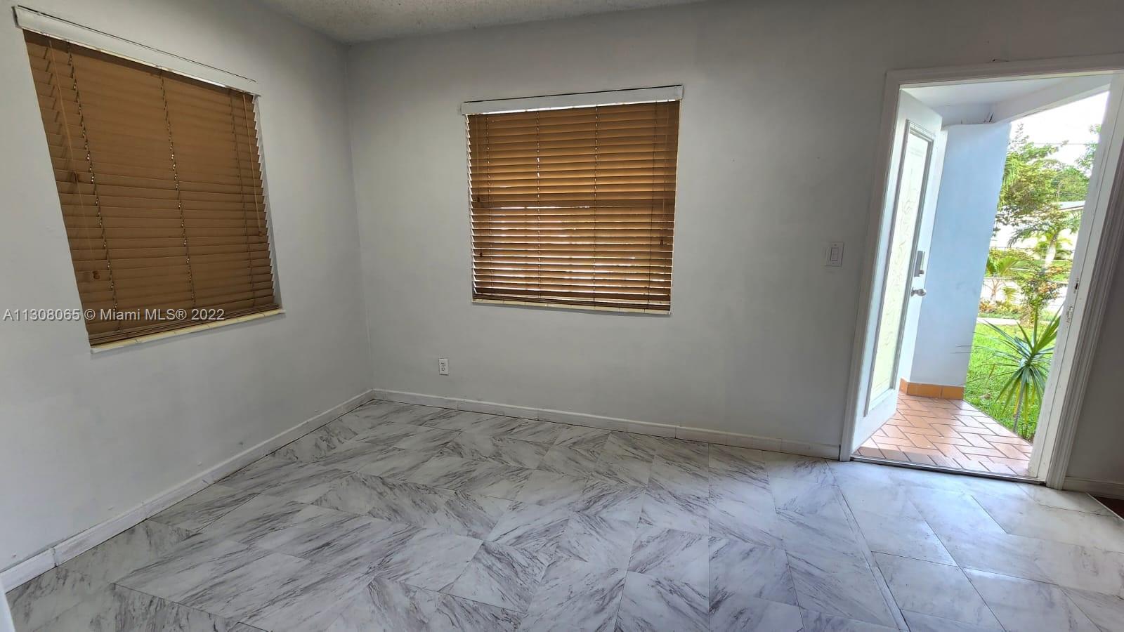 700 W 39th St Unit: 700