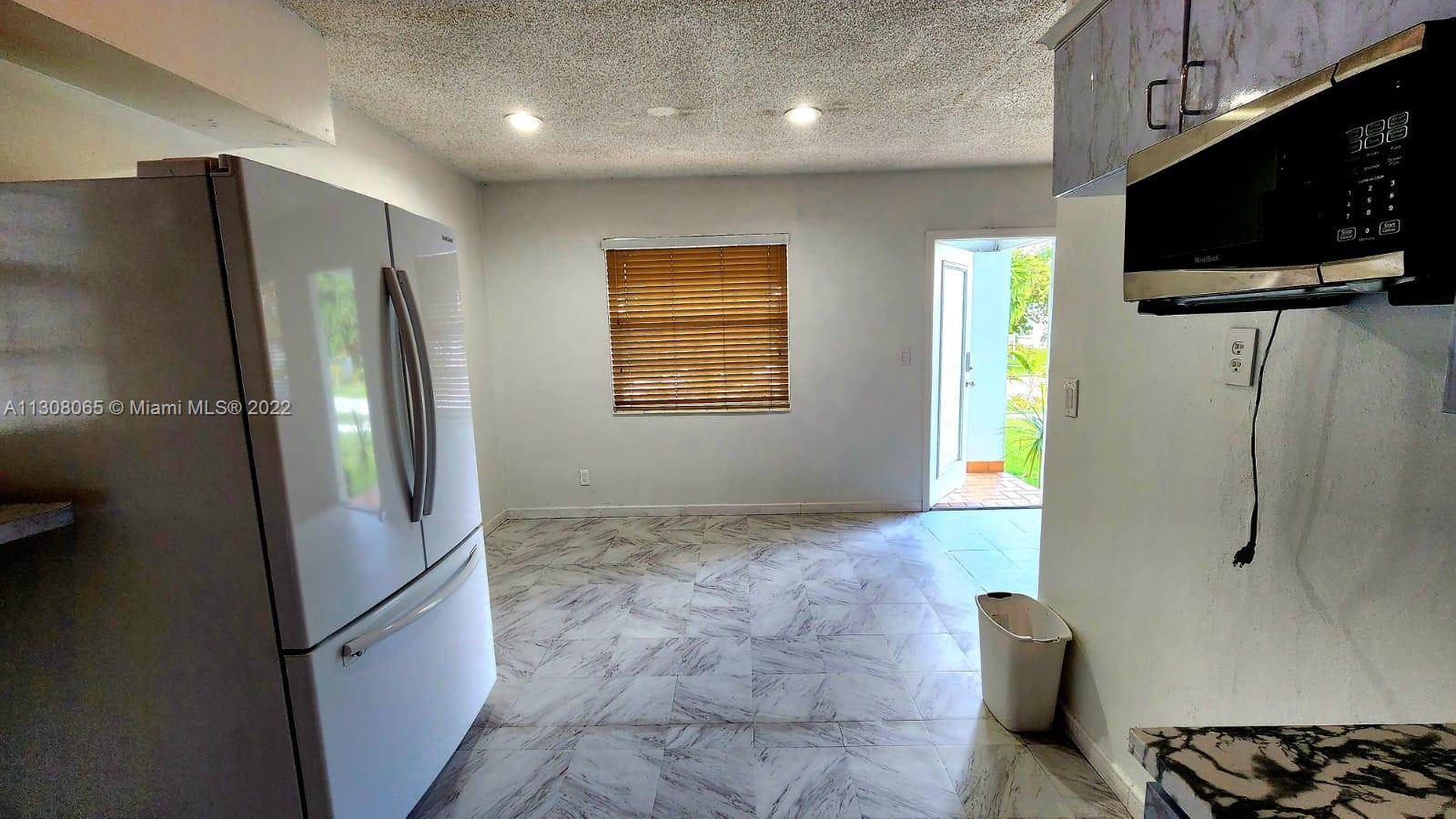 700 W 39th St Unit: 700