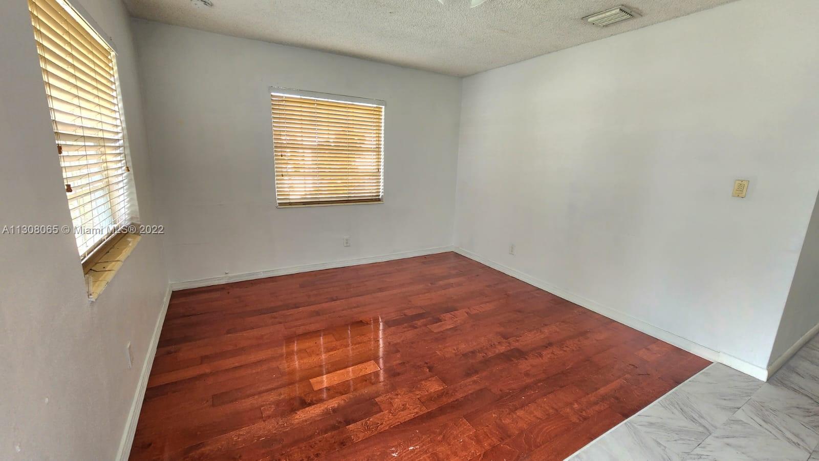 700 W 39th St Unit: 700