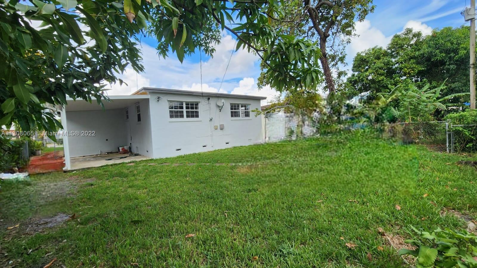 700 W 39th St Unit: 700