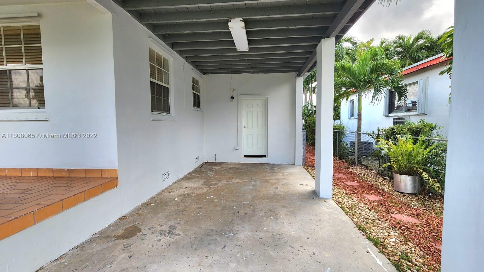 700 W 39th St Unit: 700