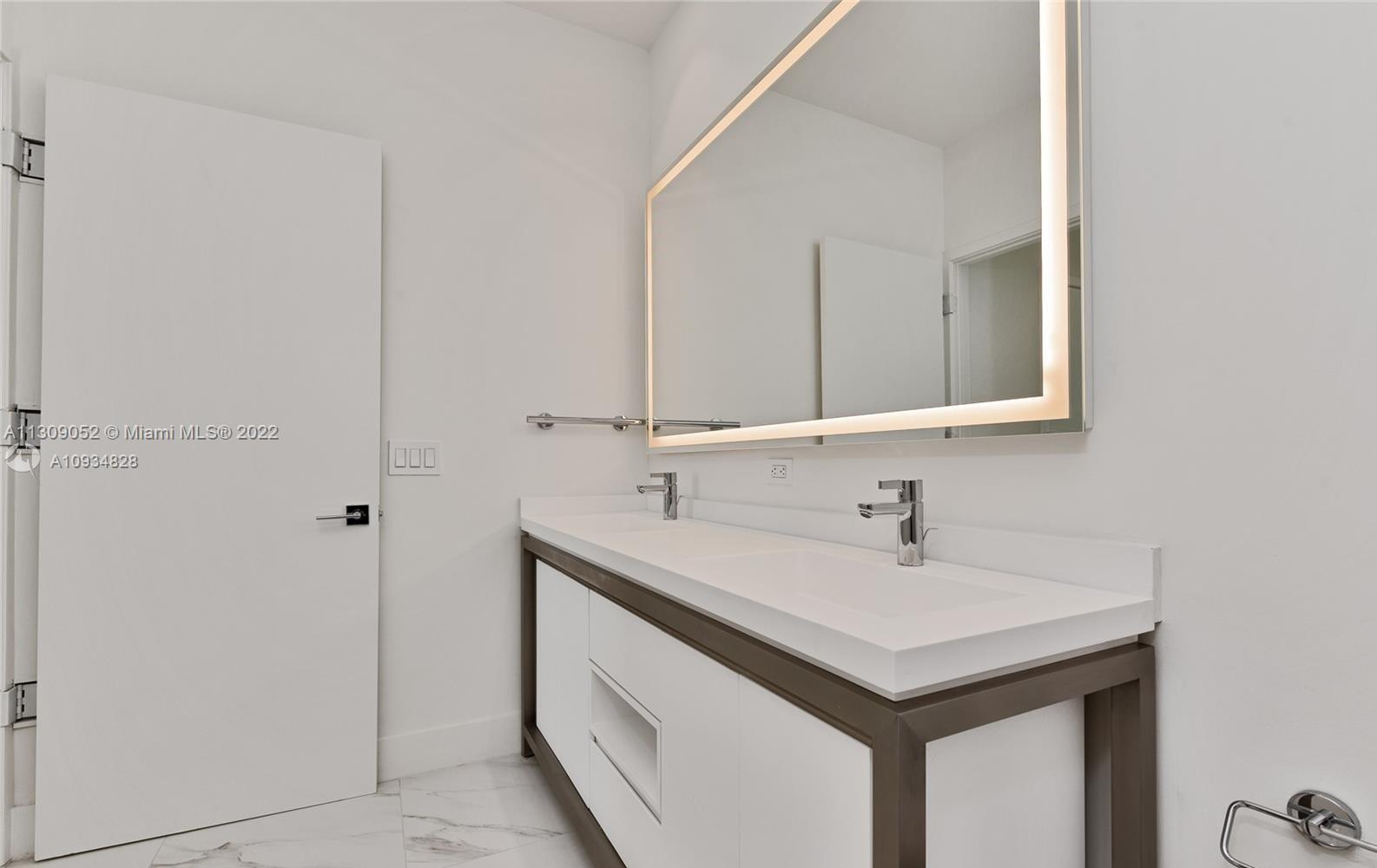 2000 Metropica Way Unit: 2606