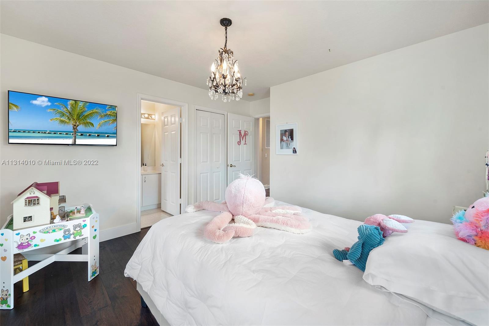 3905 SW 185th Ter