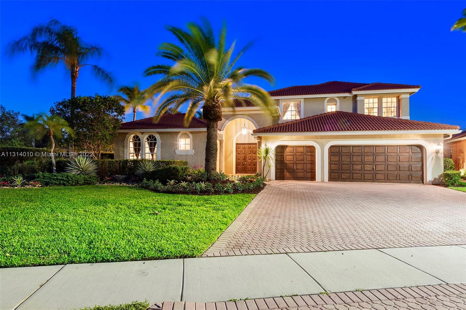 3905 SW 185th Ter