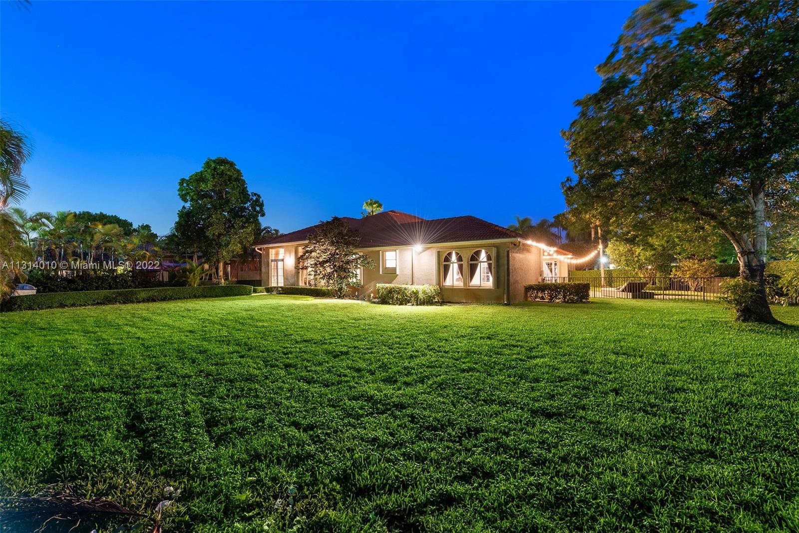 3905 SW 185th Ter