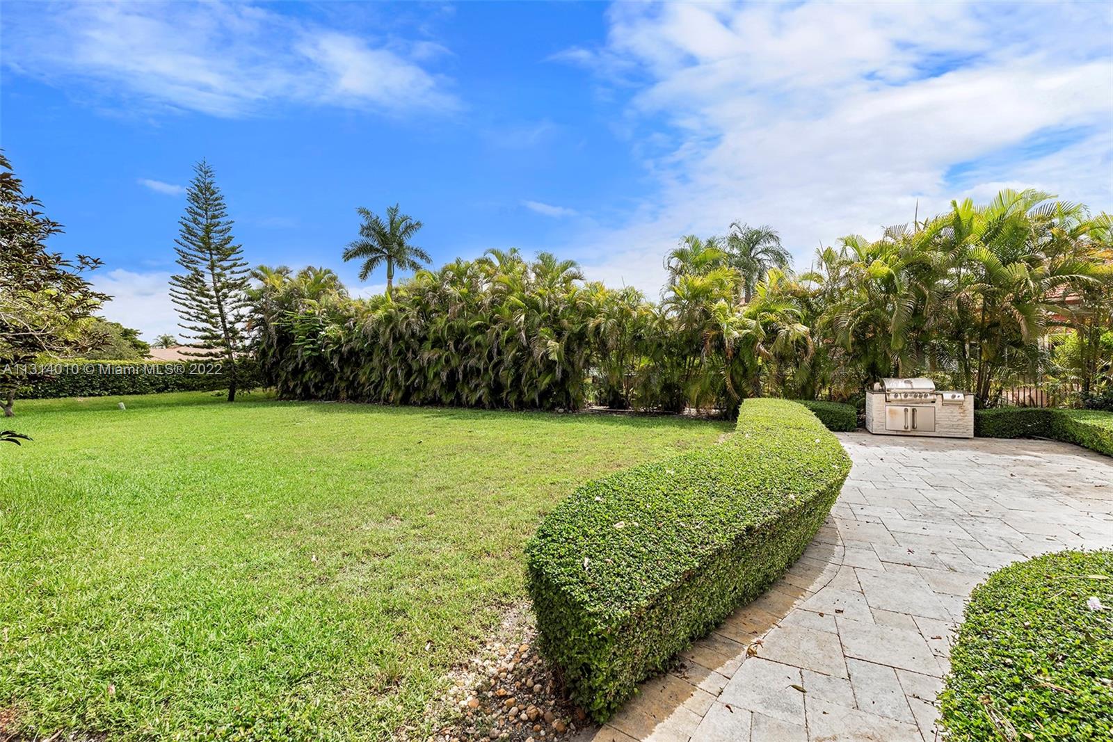 3905 SW 185th Ter