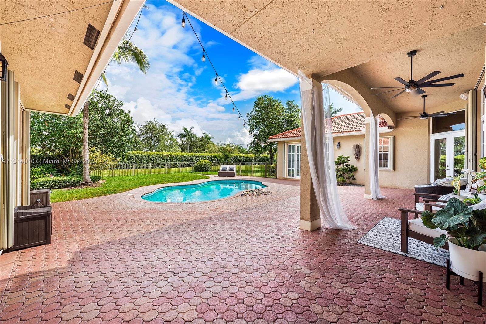 3905 SW 185th Ter