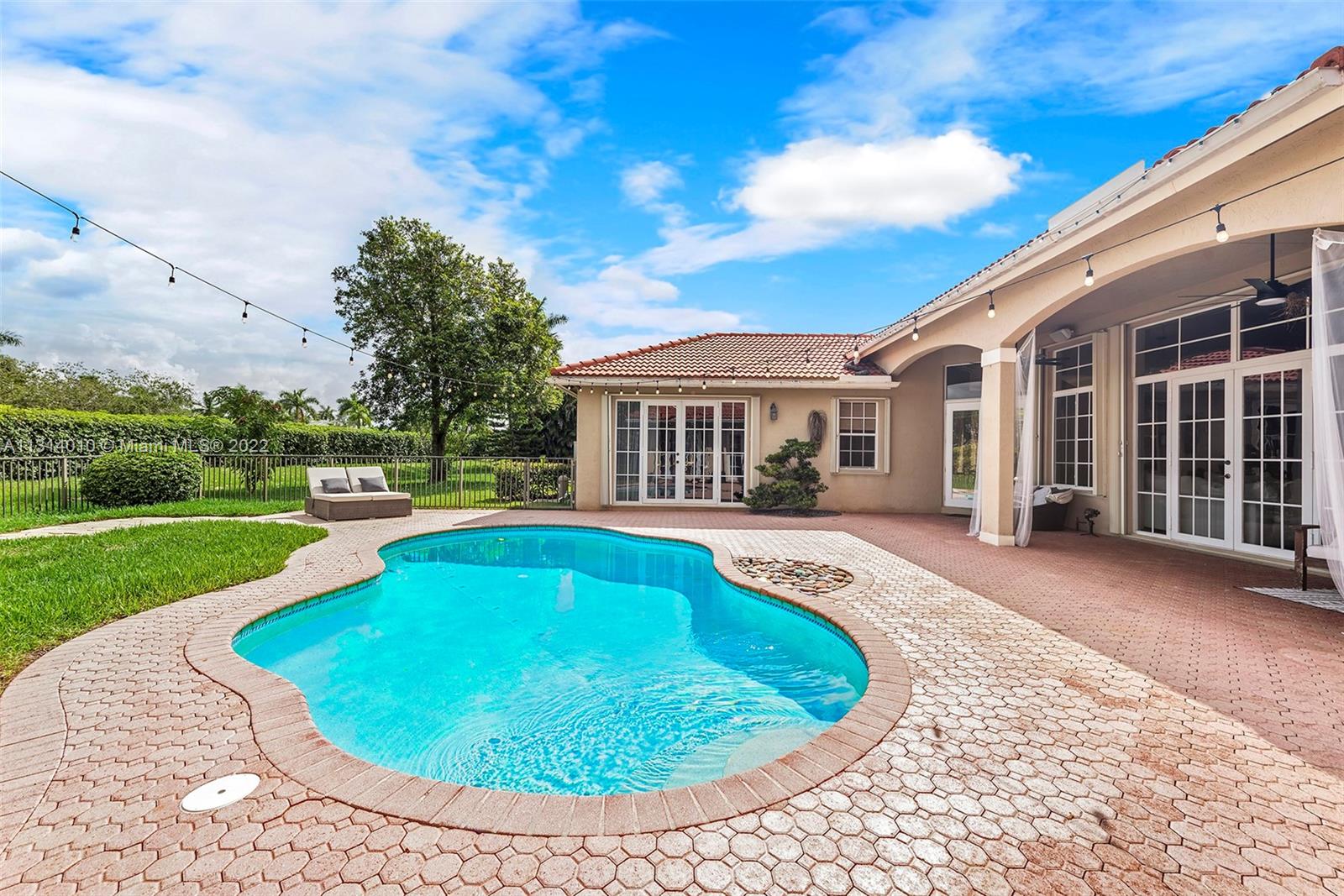 3905 SW 185th Ter