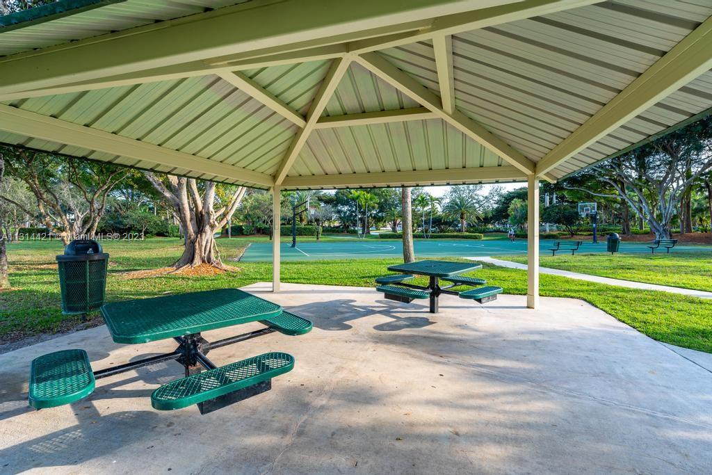 2437 Deer Creek Rd
