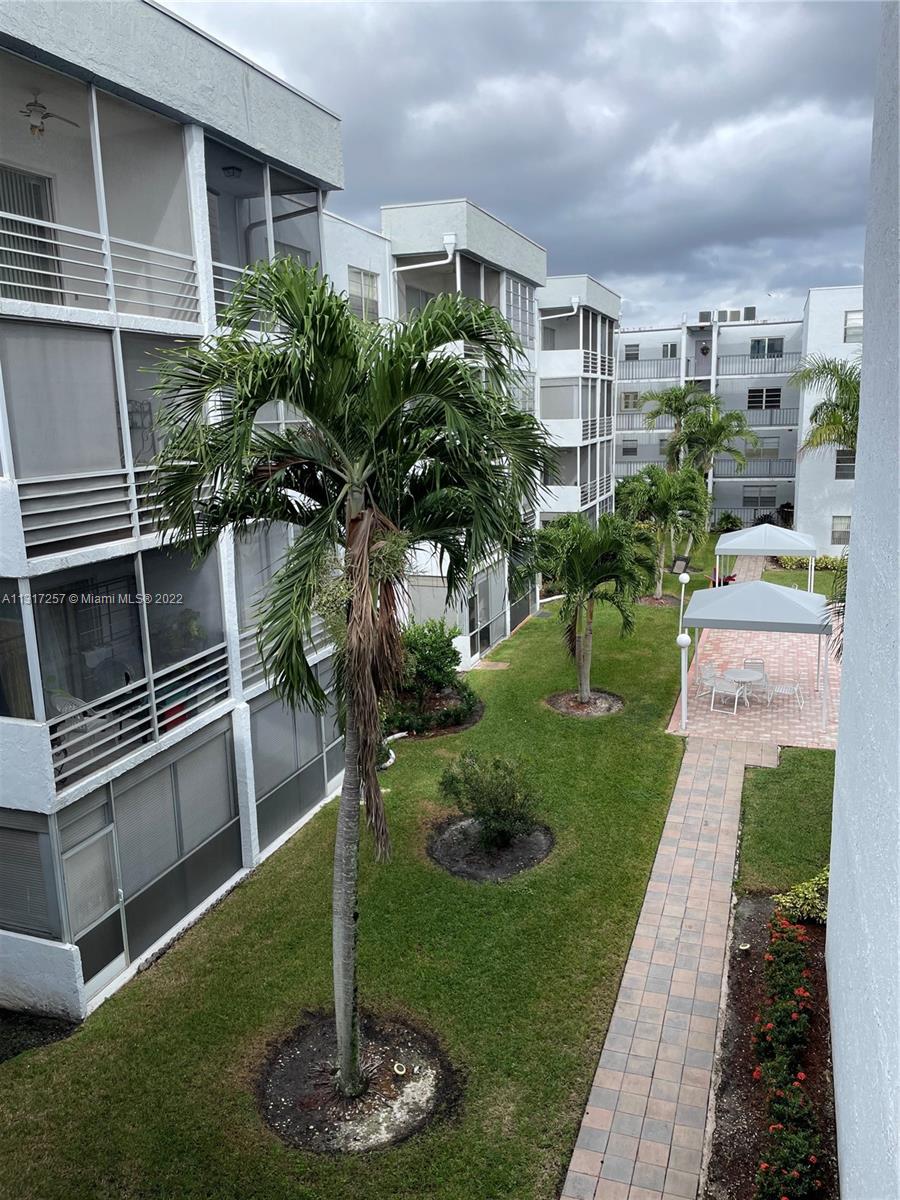 2998 E Sunrise Lakes Dr Unit: 320