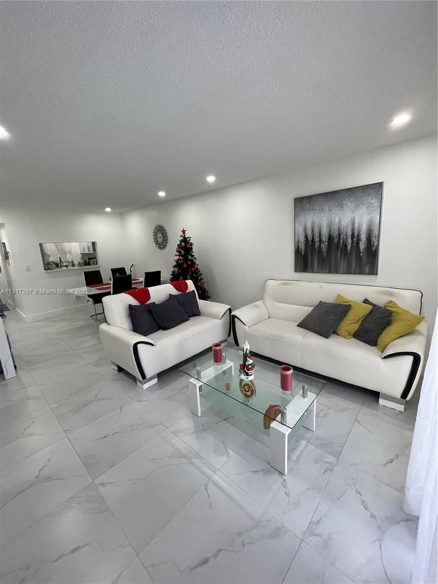 2998 E Sunrise Lakes Dr Unit: 320