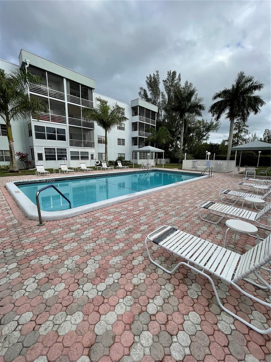 2998 E Sunrise Lakes Dr Unit: 320