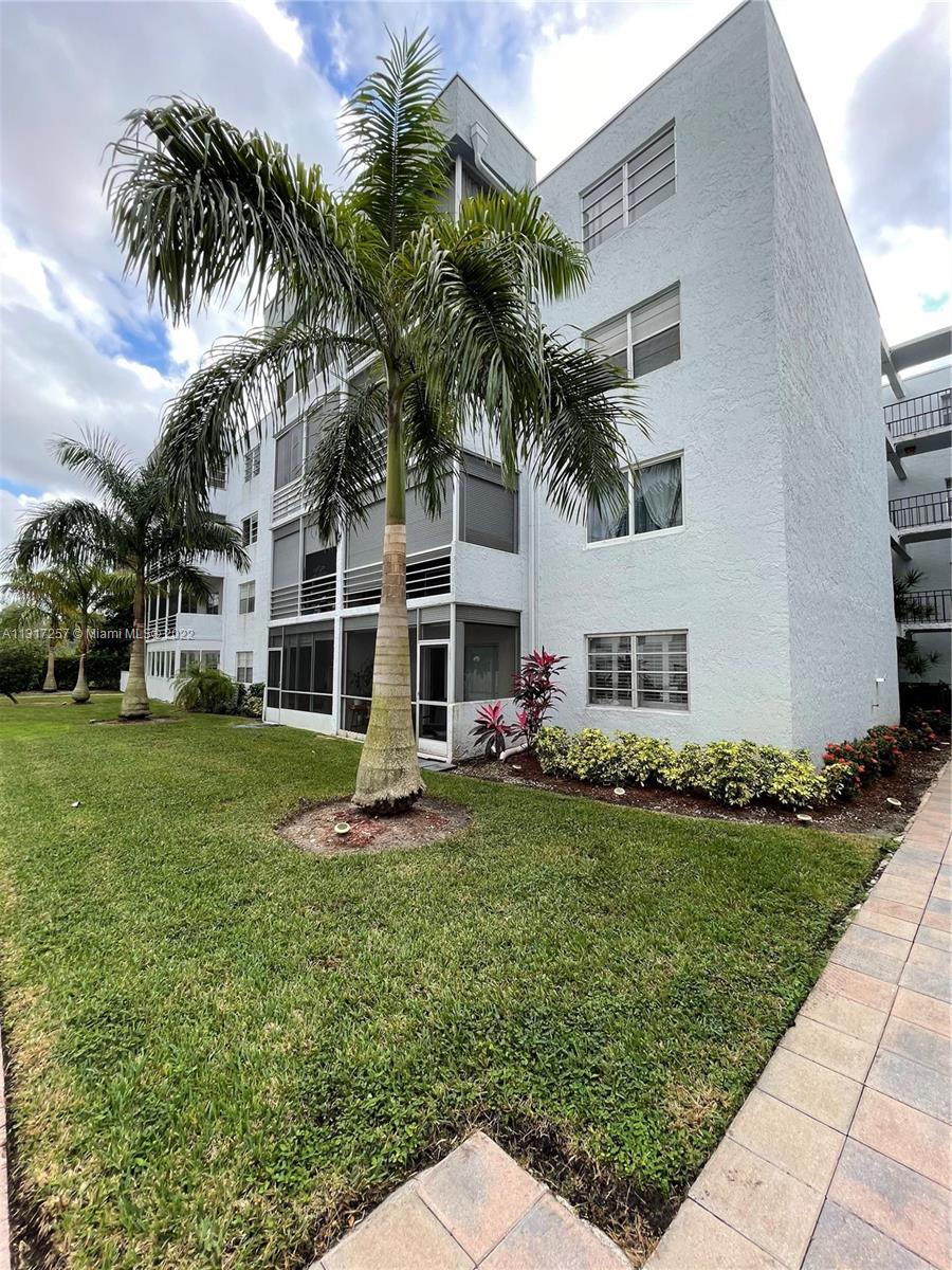 2998 E Sunrise Lakes Dr Unit: 320
