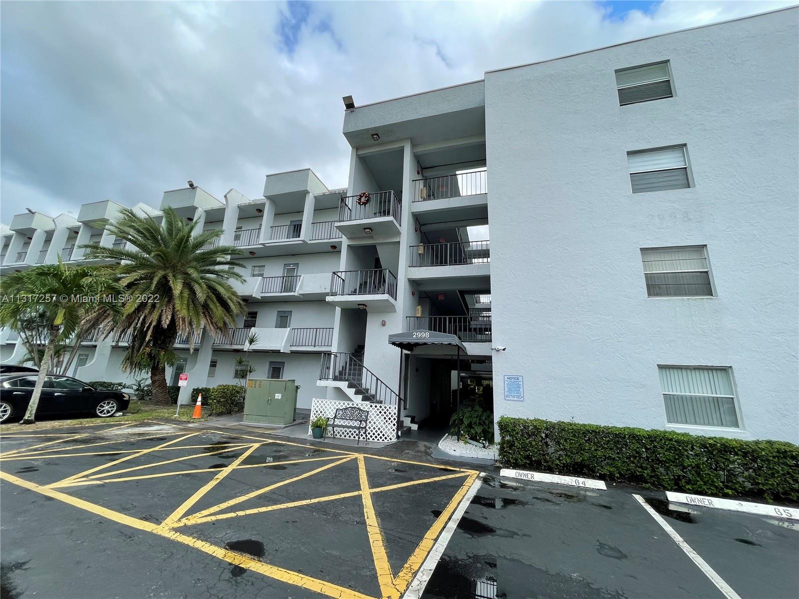 2998 E Sunrise Lakes Dr Unit: 320